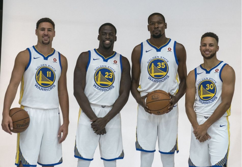 #MUFC 来源：Stretford Paddock我们恨利物浦，还有曼城…… 🎶