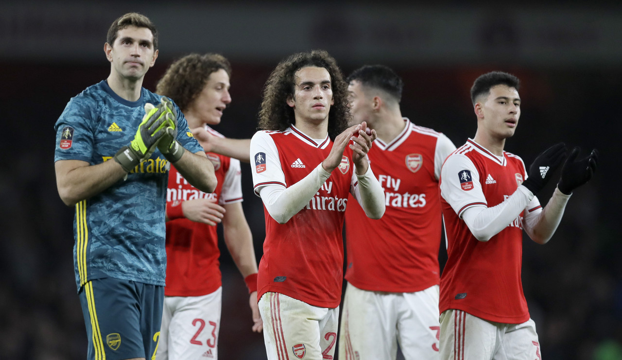 浓眉42+23詹姆斯22+7+8 湖人力克黄蜂4连胜