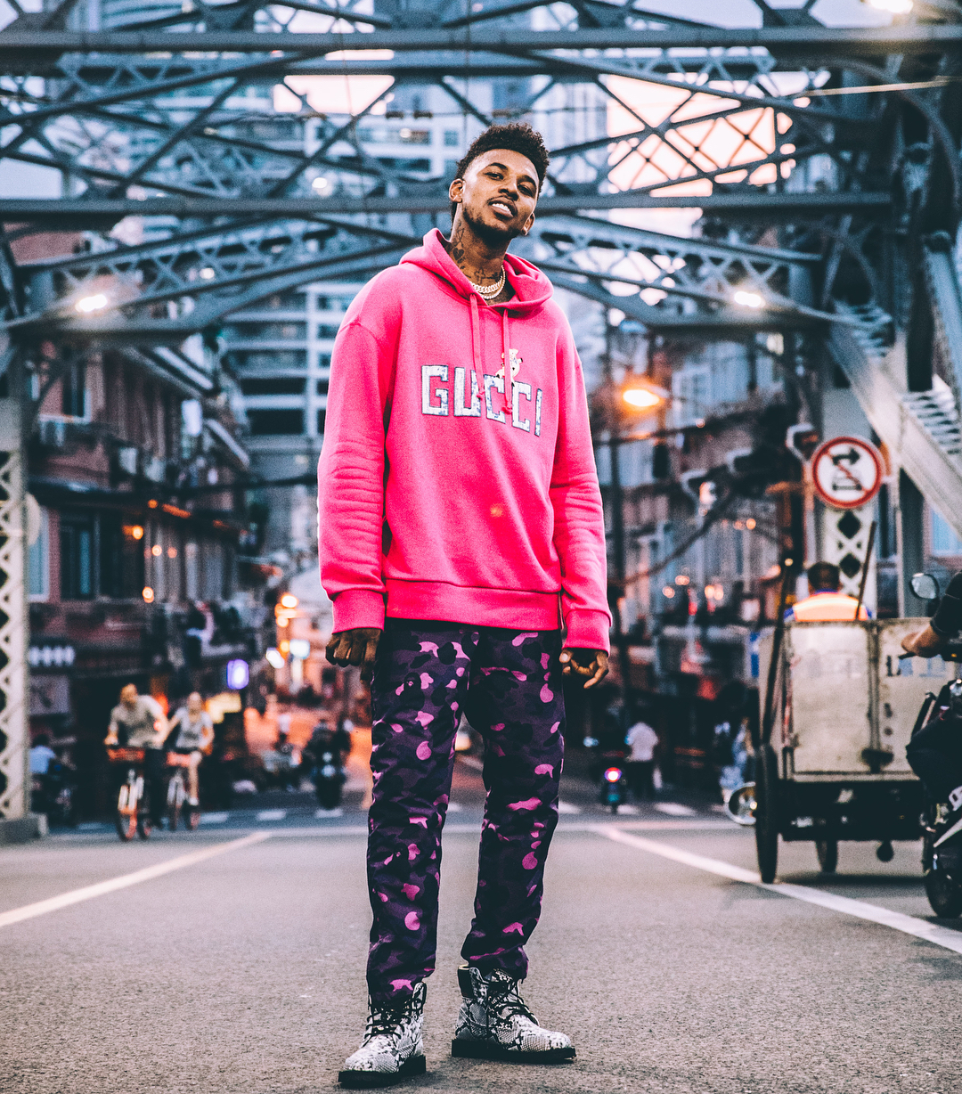 30号再续，弗林蓬社媒展示利物浦新赛季球衣