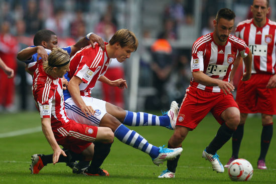 中超赛场争议判罚：VAR引发讨论,