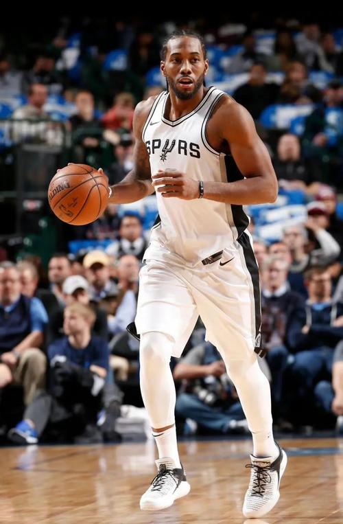 被东契奇吐槽太滑！队记：湖人今天将不会使用NBA杯专用地板