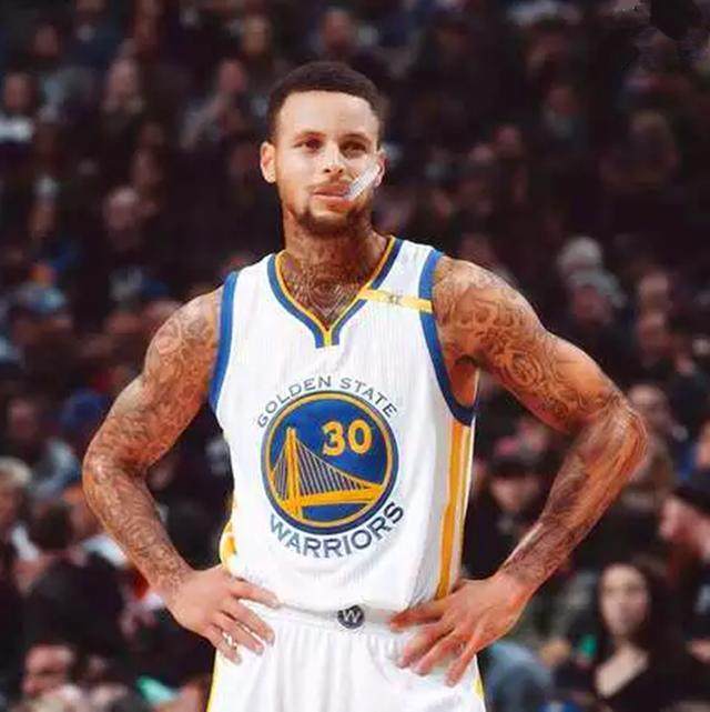 详解棒球规则中的外野手人数限制防止四外野战术出现