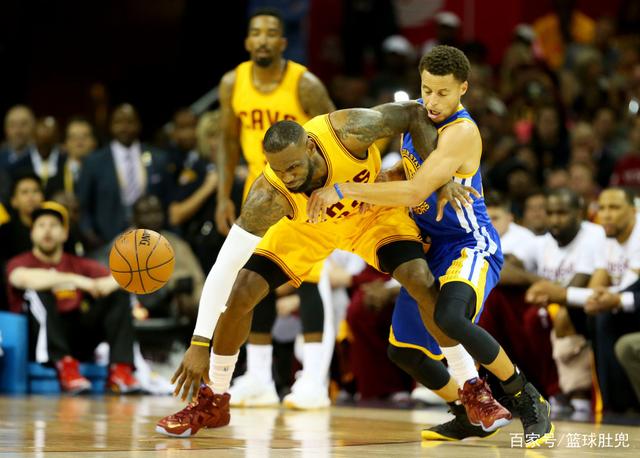 又来搞活！球队遭逆转C罗比争议手势，被扒14年前就曾这样做过