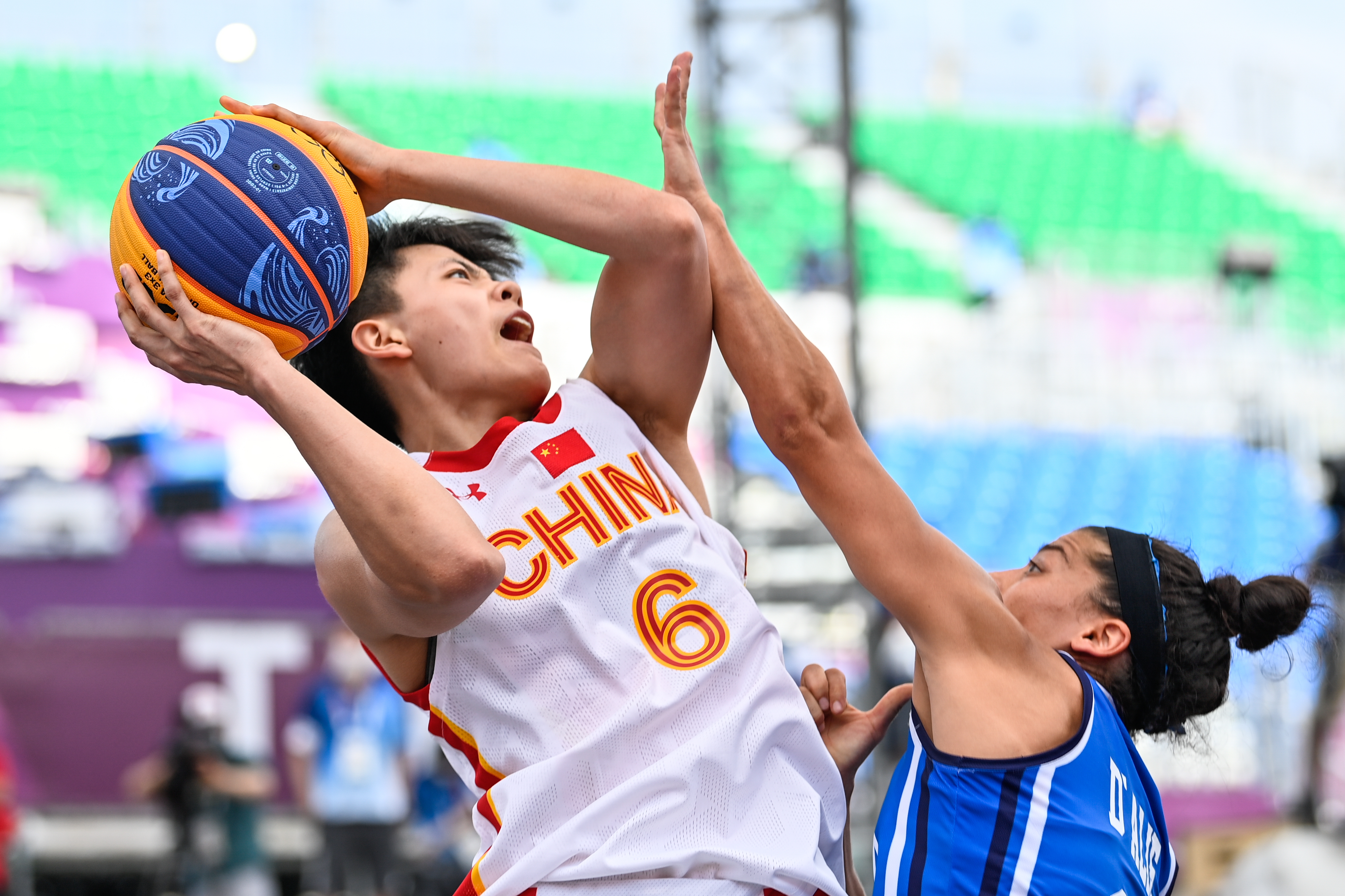 阿门轰31+13+6仍无缘今日最佳！对不起，你碰到不讲理的华子了
