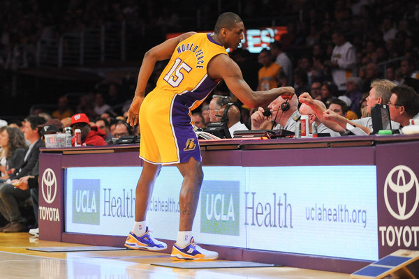 曼联1-1遭保级队逼平引热议，球迷愤怒点评，揪出最大罪人