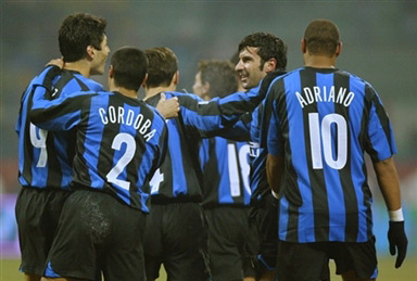 普里查德再现名场面操作！晃倒防守突击篮下打中