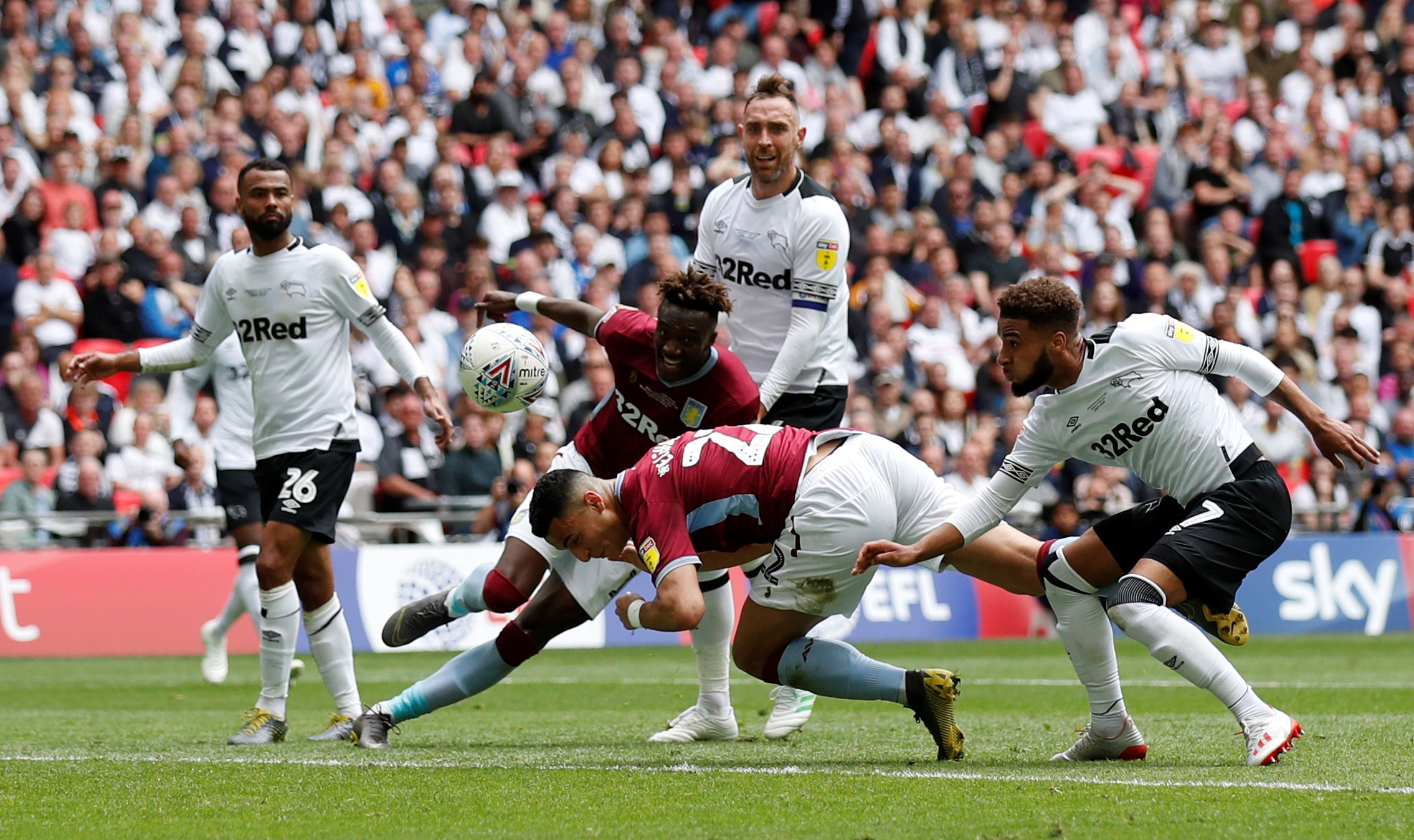 为什么外野传球需尽量避免高抛弧线